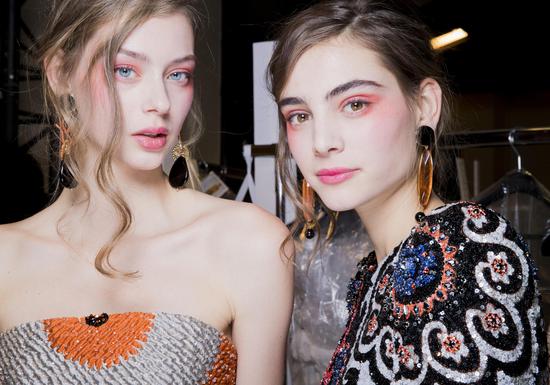 你赶走疲倦！阿玛尼2017高定妆发布麻将