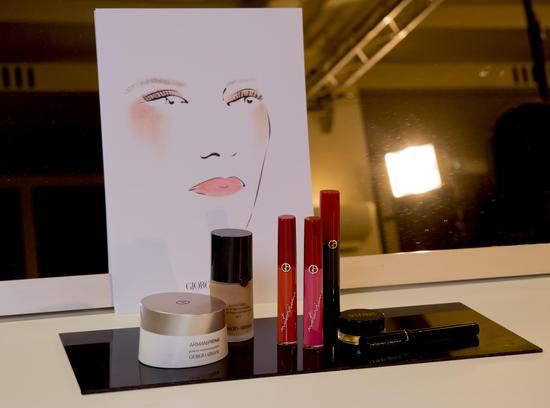 你赶走疲倦!阿玛尼2017高定妆发布麻将胡了试玩网站免费节后这套妆容帮(图3) 你赶走疲倦!阿玛尼2017高定妆发布麻将胡了试玩网站免费节后这套妆容帮(图3)